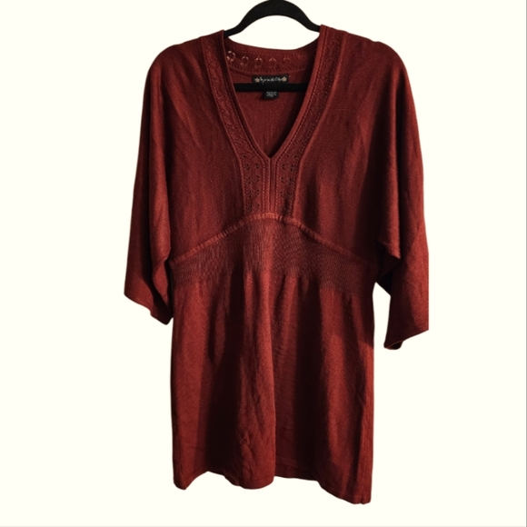 Susie in the City. Women's Half Sleeves Sweater. Burgandy. Size Large. - Picture 1 of 2